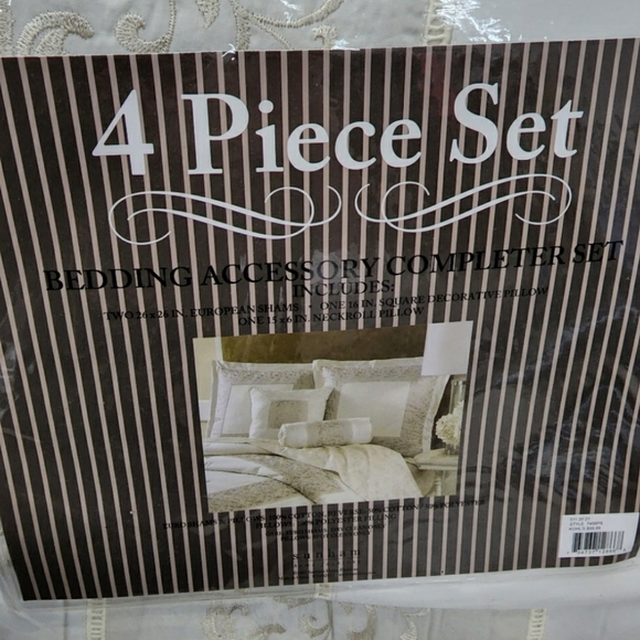 Kohl’s 4 Piece Bedding Accessory Completer Set nwt - Picture 10 of 11